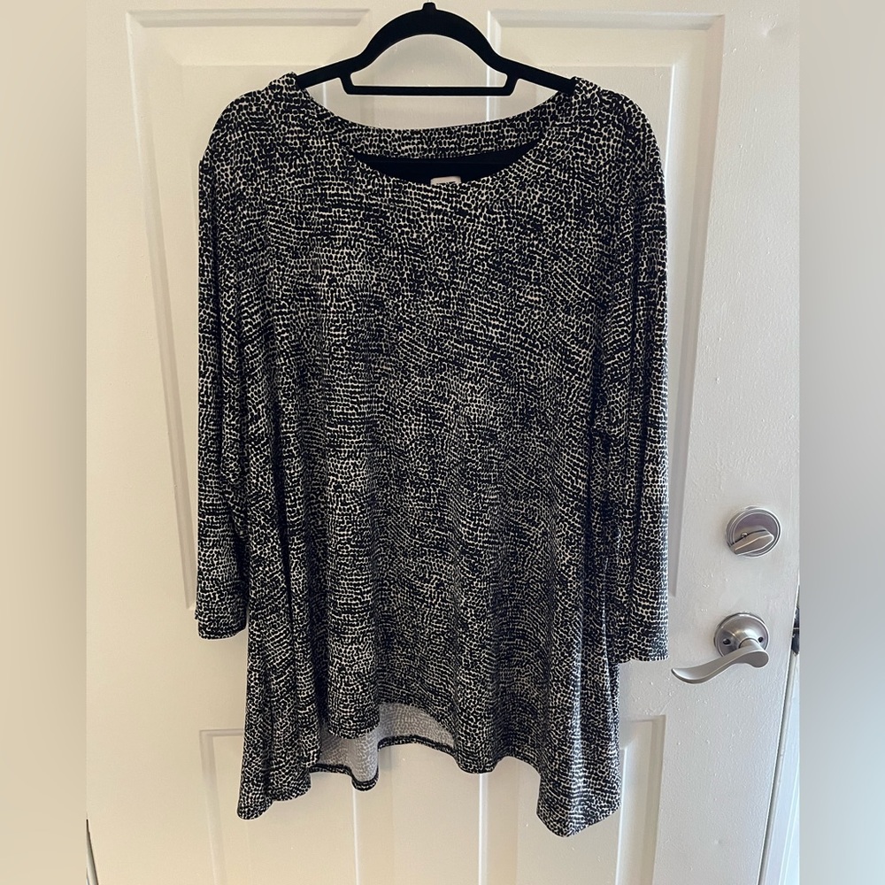 ANNE KLEIN Plus Size Pebble Dot Printed Sharkbite Top